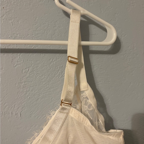 White/ivory unlined dream angels demo bra Victoria’s Secret- size 42g - Picture 8 of 11